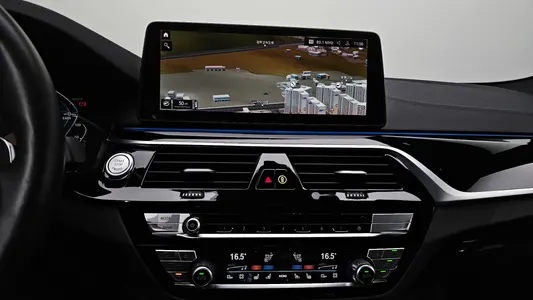 BMW 5 Series (G30) 530e M 2023 13