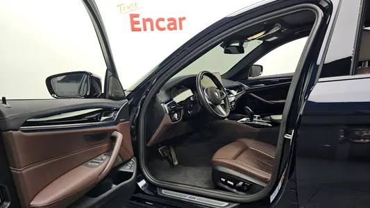 BMW 5 Series (G30) 530e M 2023 10