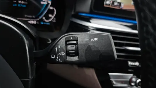 BMW 5 Series (G30) 530e M 2023 29
