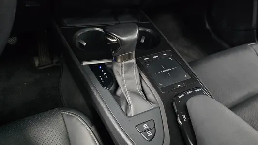 Lexus UX250h 2.0 2WD 2019 9
