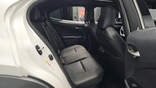 Lexus UX250h 2.0 2WD 2019 11