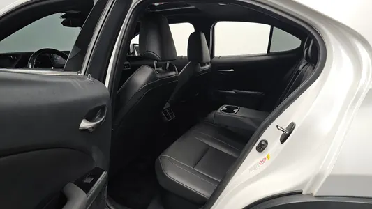 Lexus UX250h 2.0 2WD 2019 12