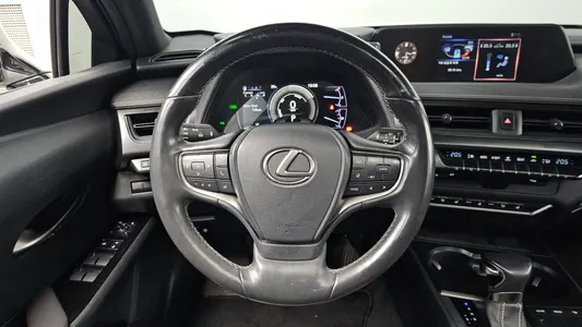 Lexus UX250h 2.0 2WD 2019 13