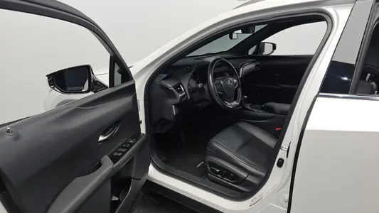 Lexus UX250h 2.0 2WD 2019 10