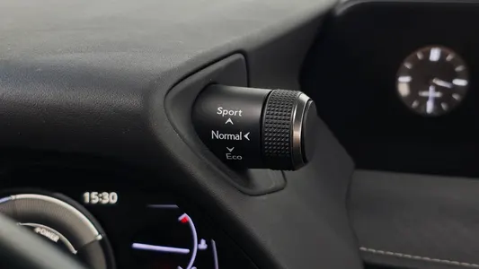 Lexus UX250h 2.0 2WD 2019 18