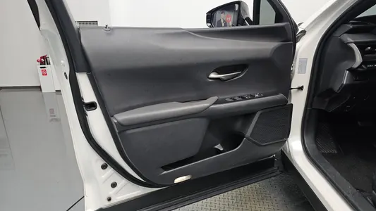 Lexus UX250h 2.0 2WD 2019 25
