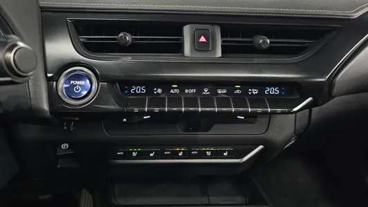 Lexus UX250h 2.0 2WD 2019 29