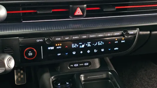 Hyundai 6 AWD 2025 28