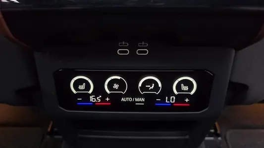 BMW 5 Series (G60) 530i xDrive M 2025 38