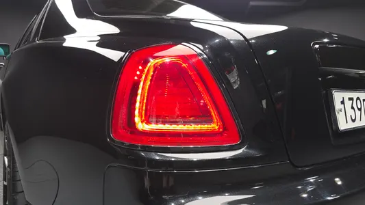 Rolls-Royce 고스트 6.6 EWB V12 2019 23