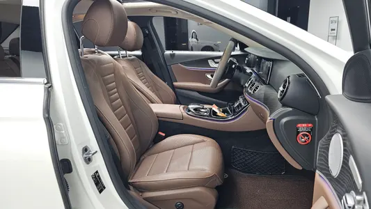 Mercedes-Benz E-Class W213 E300 4MATIC 2018 26