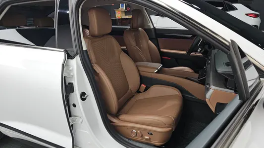 Hyundai (GN7) 2023 26