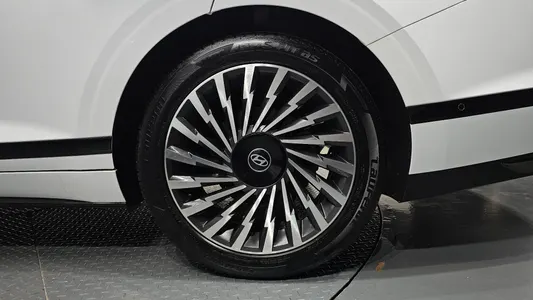 Hyundai (GN7) 2023 21
