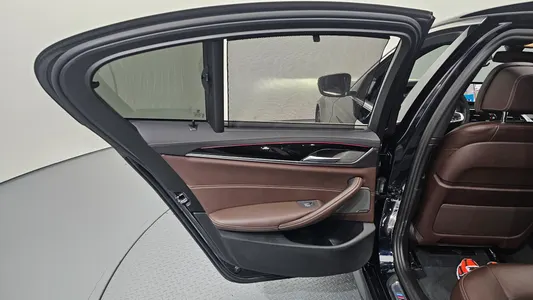BMW 5 Series (G30) 530i M 2022 25