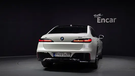 BMW 7 Series (G70) 740i xDrive M 2025 4