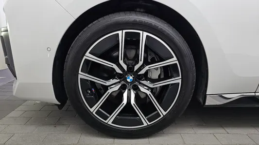 BMW 7 Series (G70) 740i xDrive M 2025 5