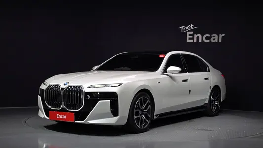 BMW 7 Series (G70) 740i xDrive M 2025