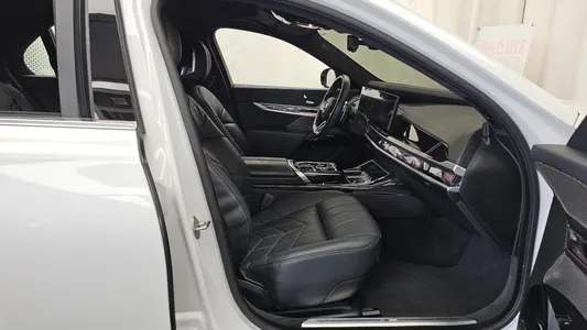 BMW 7 Series (G70) 740i xDrive M 2025 11