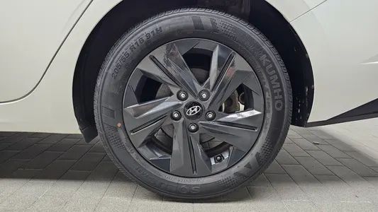 Hyundai (CN7) 2023 21