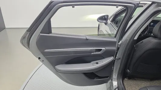 Hyundai (DN8) 2021 25