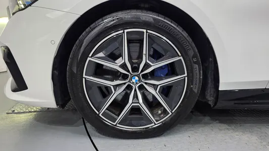 BMW i5 (G60) xDrive 40 M 2025 5