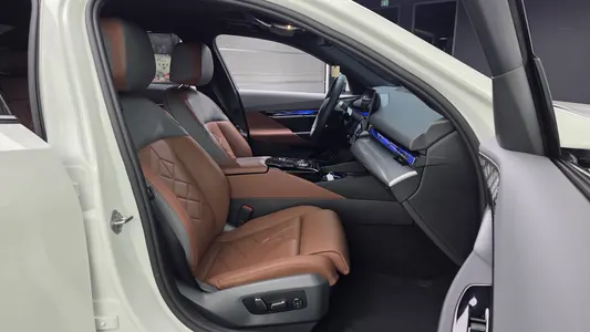 BMW i5 (G60) xDrive 40 M 2025 11