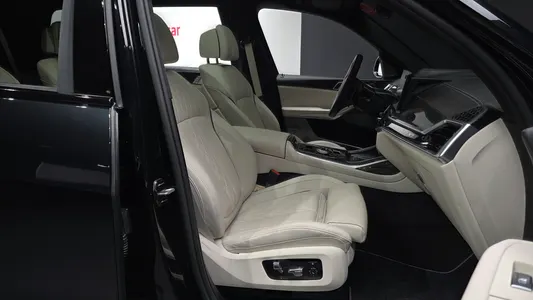 BMW X7 (G07) xDrive 40i M 6 2025 11