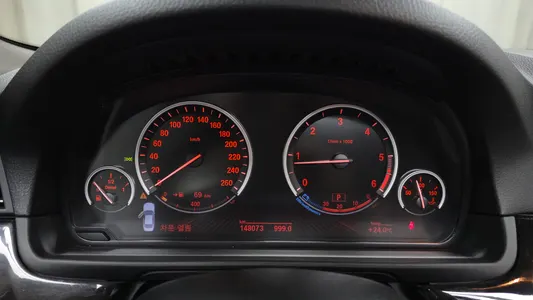 BMW 5 Series (F10) 520d 2012 8