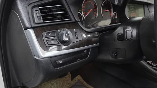 BMW 5 Series (F10) 520d 2012 16