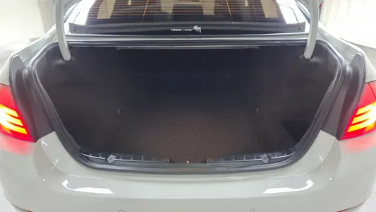BMW 5 Series (F10) 520d 2012 19