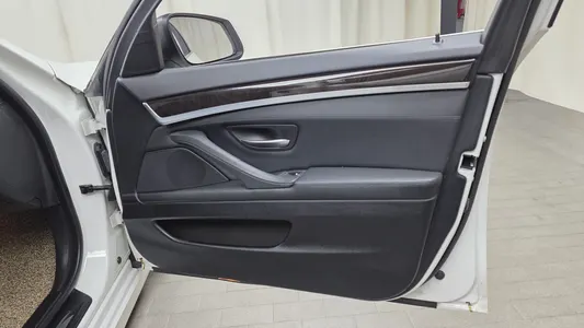 BMW 5 Series (F10) 520d 2012 24
