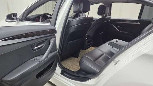 BMW 5 Series (F10) 520d 2012 26