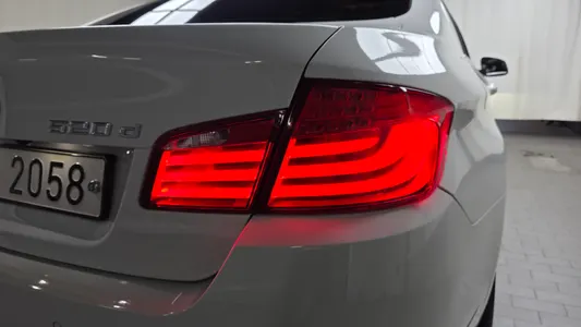 BMW 5 Series (F10) 520d 2012 23
