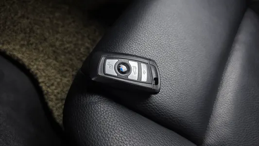 BMW 5 Series (F10) 520d 2012 32