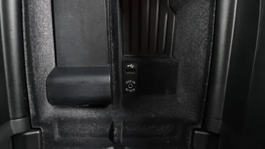 BMW 5 Series (F10) 520d 2012 28