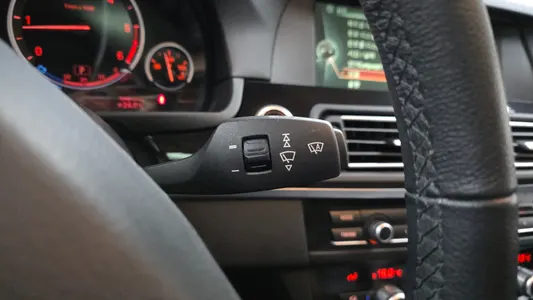 BMW 5 Series (F10) 520d 2012 29