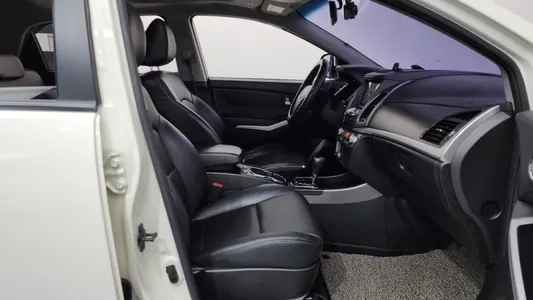 KG Mobility C 2.0 60th 4WD 2014 13