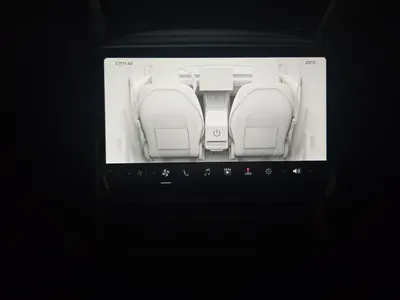 Tesla Y AWD 2025 13