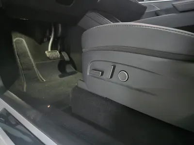 Tesla Y AWD 2025 15