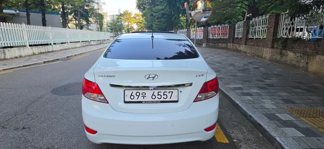 Hyundai () 1.4 VVT 2011 4