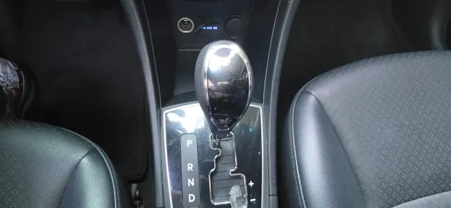 Hyundai () 1.4 VVT 2011 9