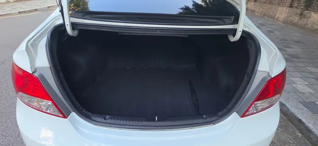 Hyundai () 1.4 VVT 2011 12