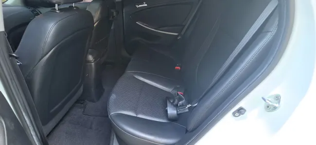 Hyundai () 1.4 VVT 2011 10