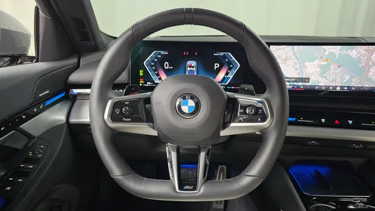 BMW 5 Series (G60) 520i M 2024 12