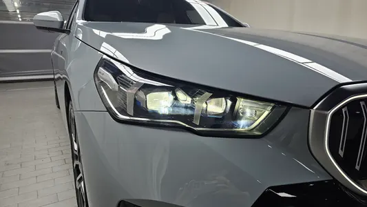 BMW 5 Series (G60) 520i M 2024 22