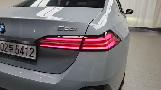 BMW 5 Series (G60) 520i M 2024 23