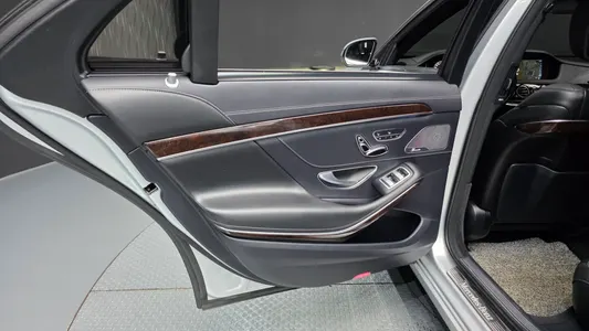 Mercedes-Benz S-Class W222 S560L 4MATIC 2020 25