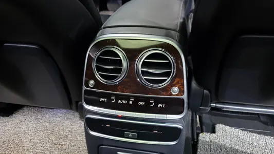 Mercedes-Benz S-Class W222 S560L 4MATIC 2020 35