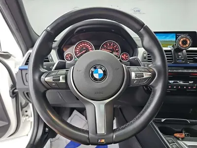 BMW 3 Series (F30) 330e i M 2016 9