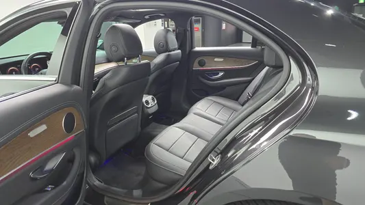 Mercedes-Benz E-Class W213 E220d 4MATIC 2021 11